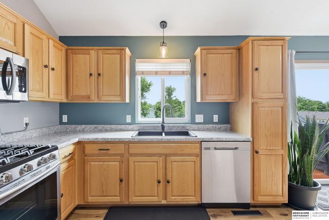 7817 Howell Street, Omaha, NE 68122