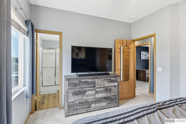 7817 Howell Street, Omaha, NE 68122