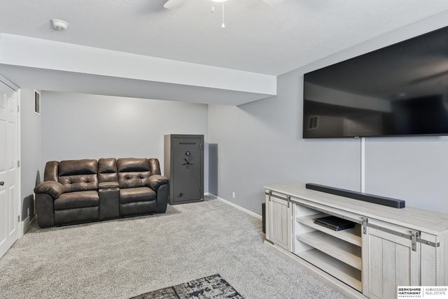 7817 Howell Street, Omaha, NE 68122