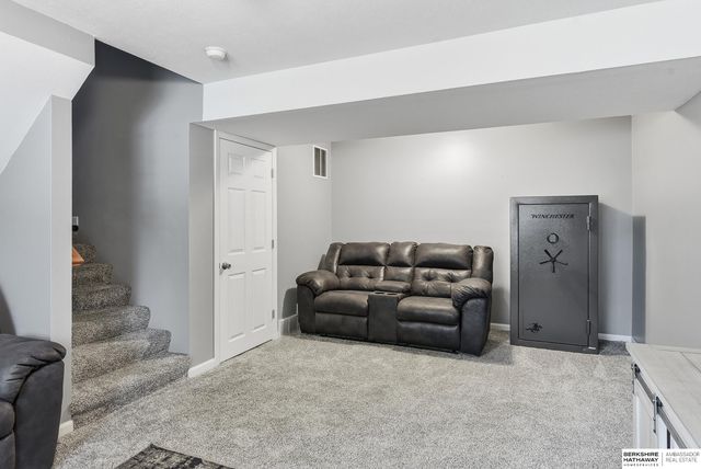 7817 Howell Street, Omaha, NE 68122
