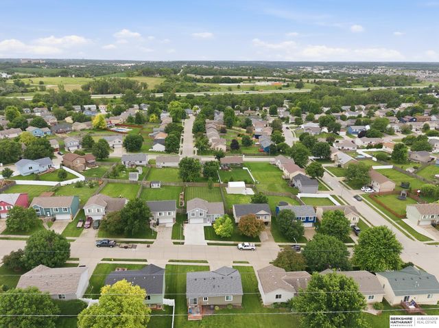 7817 Howell Street, Omaha, NE 68122