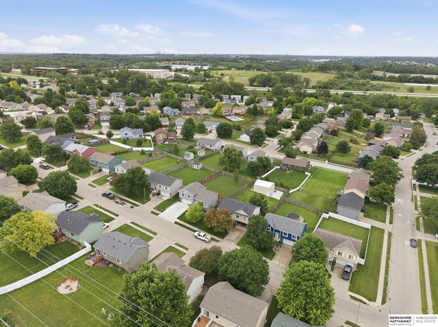 7817 Howell Street, Omaha, NE 68122