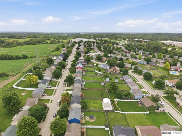 7817 Howell Street, Omaha, NE 68122