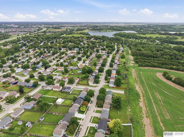 7817 Howell Street, Omaha, NE 68122