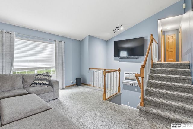 7817 Howell Street, Omaha, NE 68122