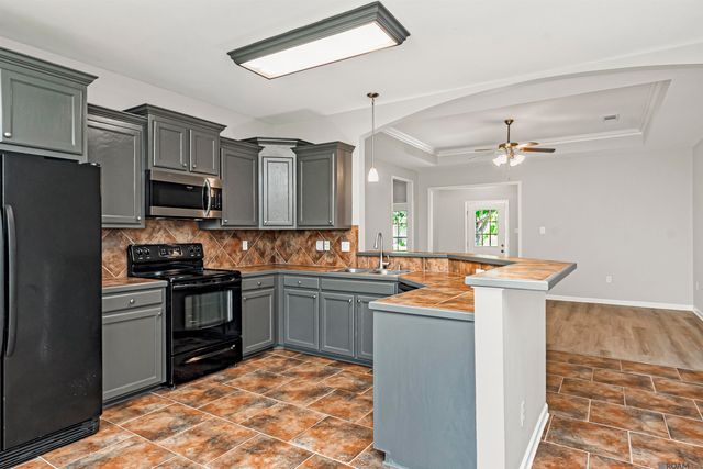 40369 Creekway Cove Ct, Gonzales, LA 70737