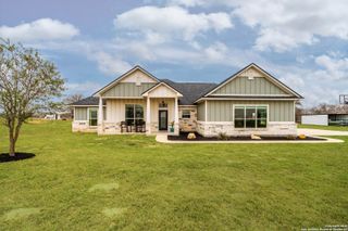 536 COUNTY ROAD 119, Floresville, TX 78114