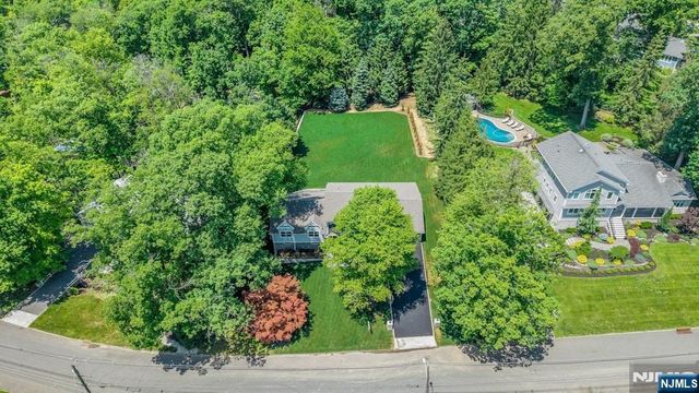 51 Brookside Terrace, North Caldwell, NJ 07006