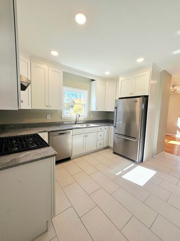 21-23 Arthur St 21, Methuen, MA 01844