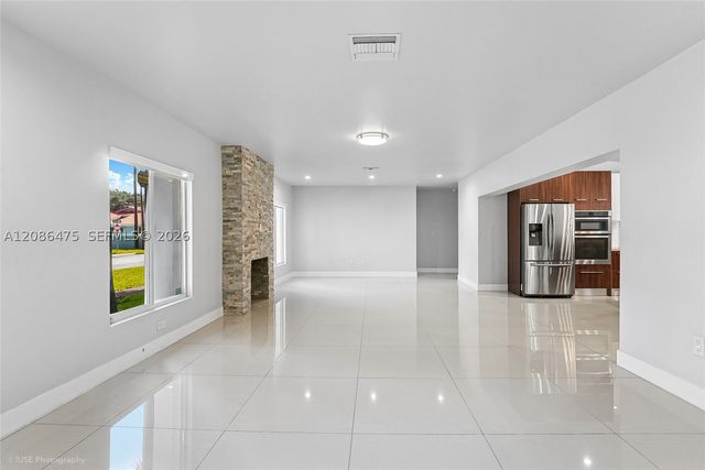 101 Palmetto Dr, Miami Springs, FL 33166