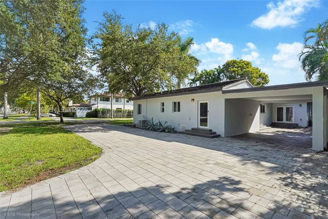 101 Palmetto Dr, Miami Springs, FL 33166