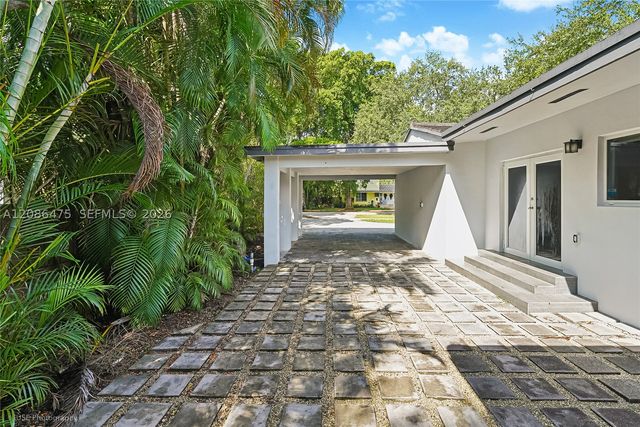 101 Palmetto Dr, Miami Springs, FL 33166