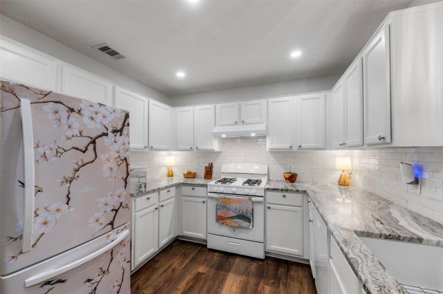 9750 Gulfstream Drive, Conroe, TX 77303