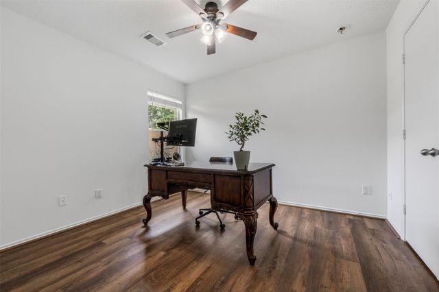9750 Gulfstream Drive, Conroe, TX 77303