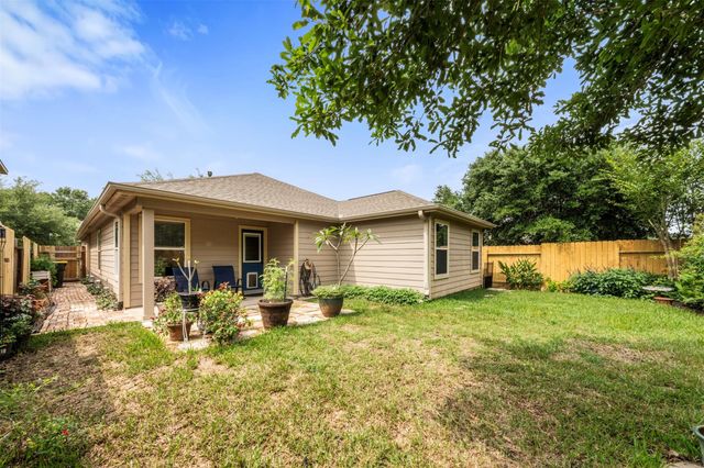 9750 Gulfstream Drive, Conroe, TX 77303