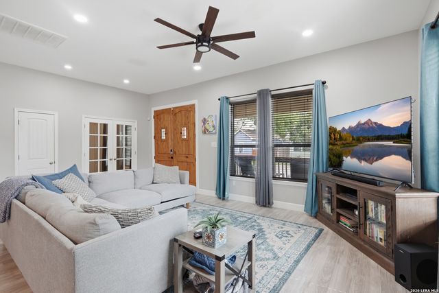 327 W Baylor St, San Antonio, TX 78204