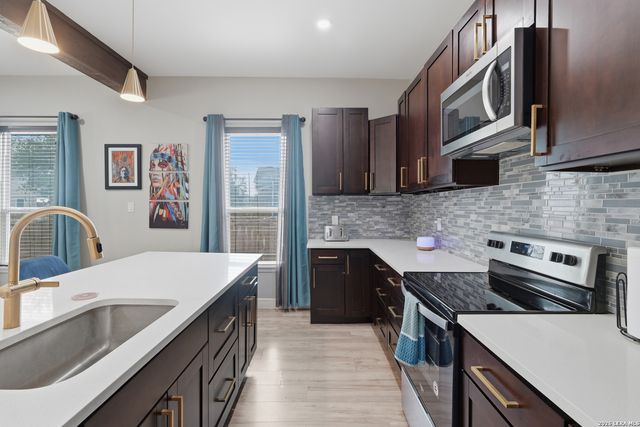 327 W Baylor St, San Antonio, TX 78204