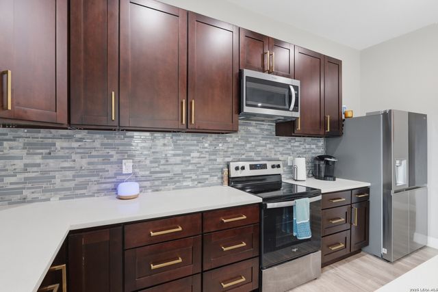327 W Baylor St, San Antonio, TX 78204