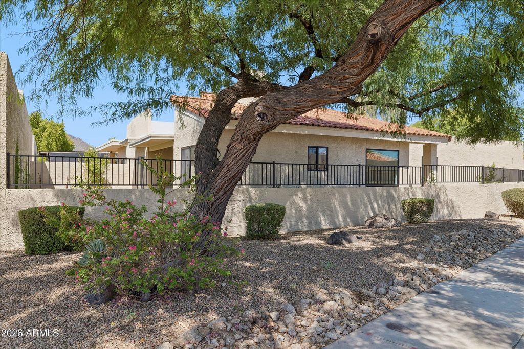 7817 E SANDALWOOD Drive, Scottsdale, AZ 85250 — photo 4