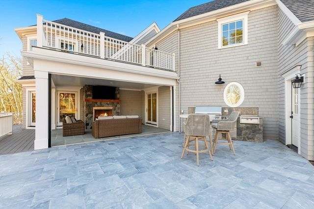 19 Walkerwoods Dr, Harwich, MA 02645