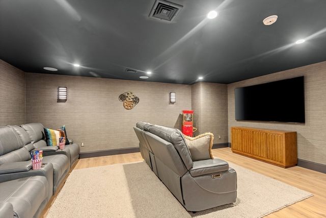 19 Walkerwoods Dr, Harwich, MA 02645