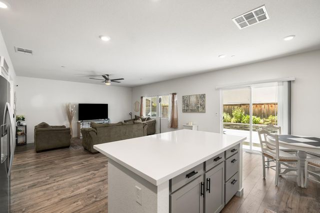 652 Independence Ave, Lincoln, CA 95648