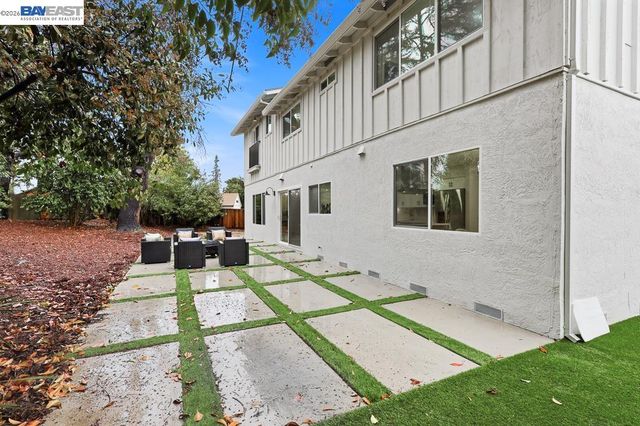 74 Hazelnut Ct, San Ramon, CA 94583