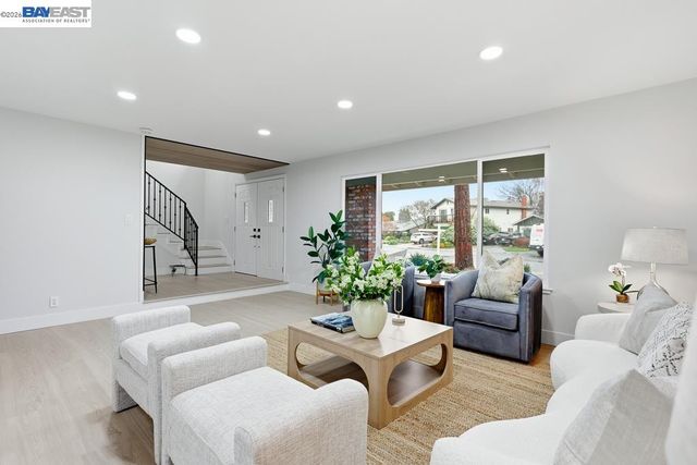 74 Hazelnut Ct, San Ramon, CA 94583