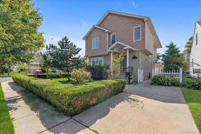 199 Royal Avenue, Mineola, NY 11501