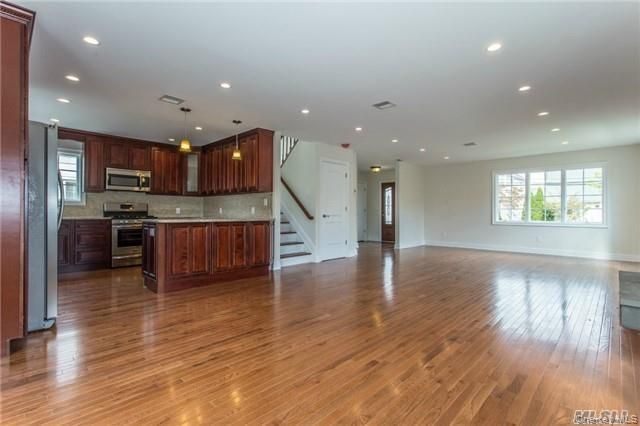 199 Royal Avenue, Mineola, NY 11501