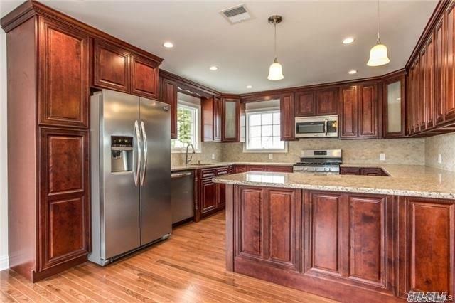 199 Royal Avenue, Mineola, NY 11501