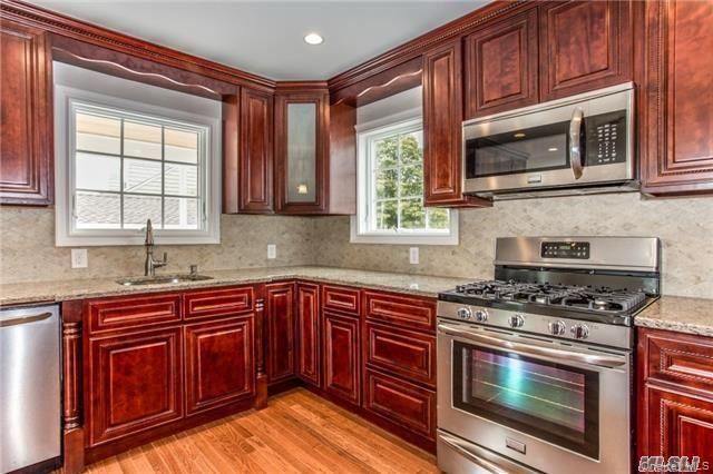 199 Royal Avenue, Mineola, NY 11501