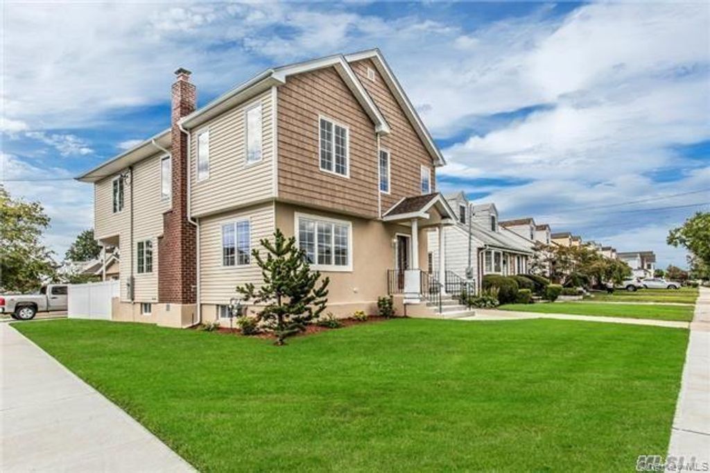 199 Royal Avenue, Mineola, NY 11501 — photo 2