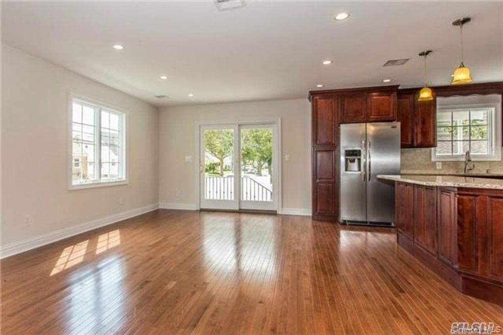 199 Royal Avenue, Mineola, NY 11501 — photo 5