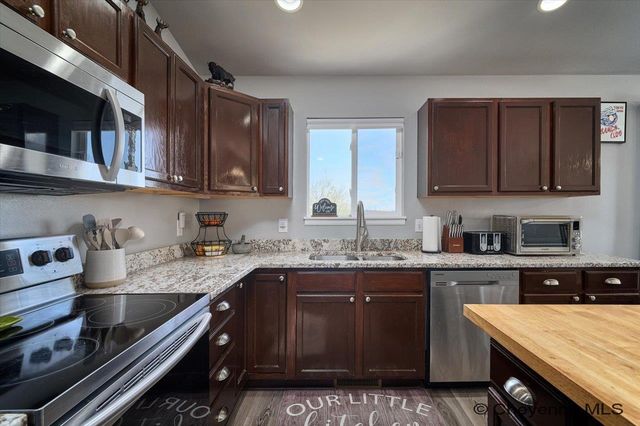 2203 SILVERTON DR, Cheyenne, WY 82001