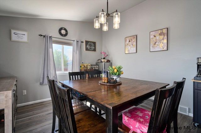 2203 SILVERTON DR, Cheyenne, WY 82001