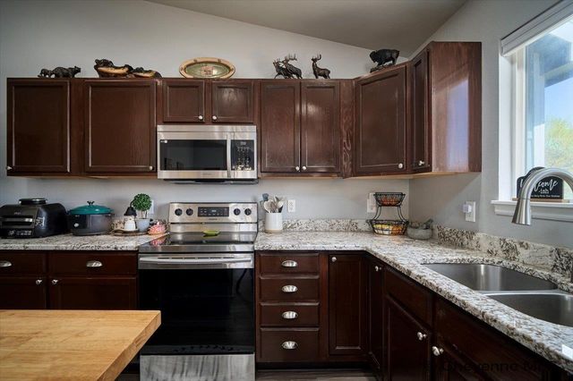 2203 SILVERTON DR, Cheyenne, WY 82001