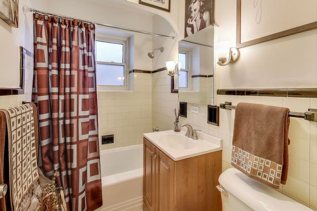 2641 W Fitch Avenue 2, Chicago, IL 60645