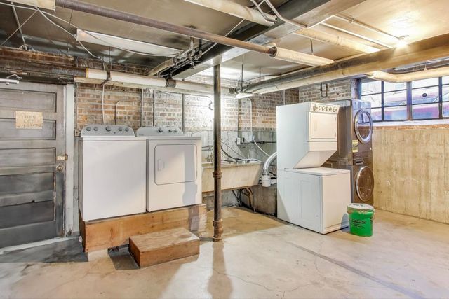 2641 W Fitch Avenue 2, Chicago, IL 60645