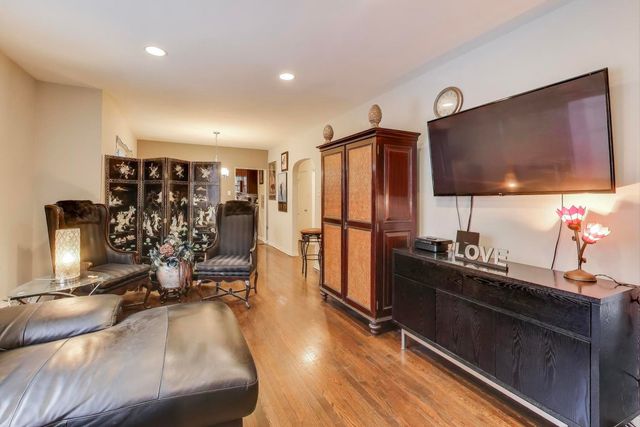 2641 W Fitch Avenue 2, Chicago, IL 60645