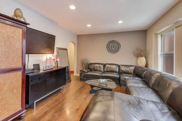 2641 W Fitch Avenue 2, Chicago, IL 60645