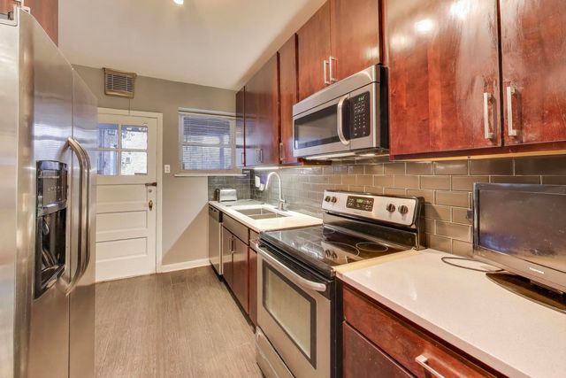 2641 W Fitch Avenue 2, Chicago, IL 60645