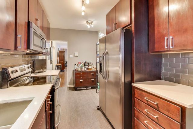 2641 W Fitch Avenue 2, Chicago, IL 60645