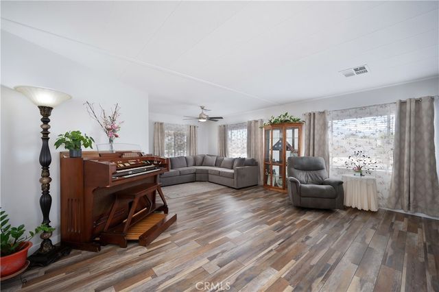 925 S Palm Avenue, Hemet, CA 92543