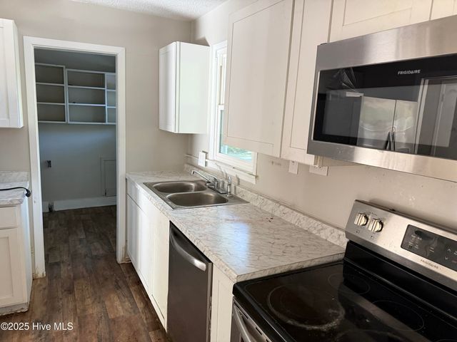 809 River Street, Jacksonville, NC 28540