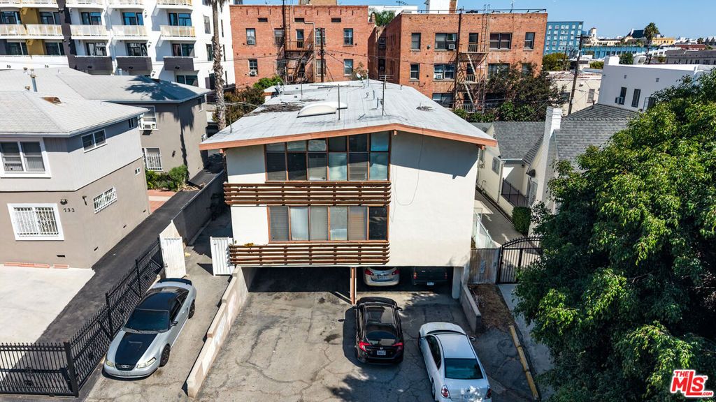 736 Gramercy Drive, Los Angeles, CA 90005 — photo 2