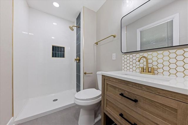 11207 Monroe Court, Kansas City, MO 64137