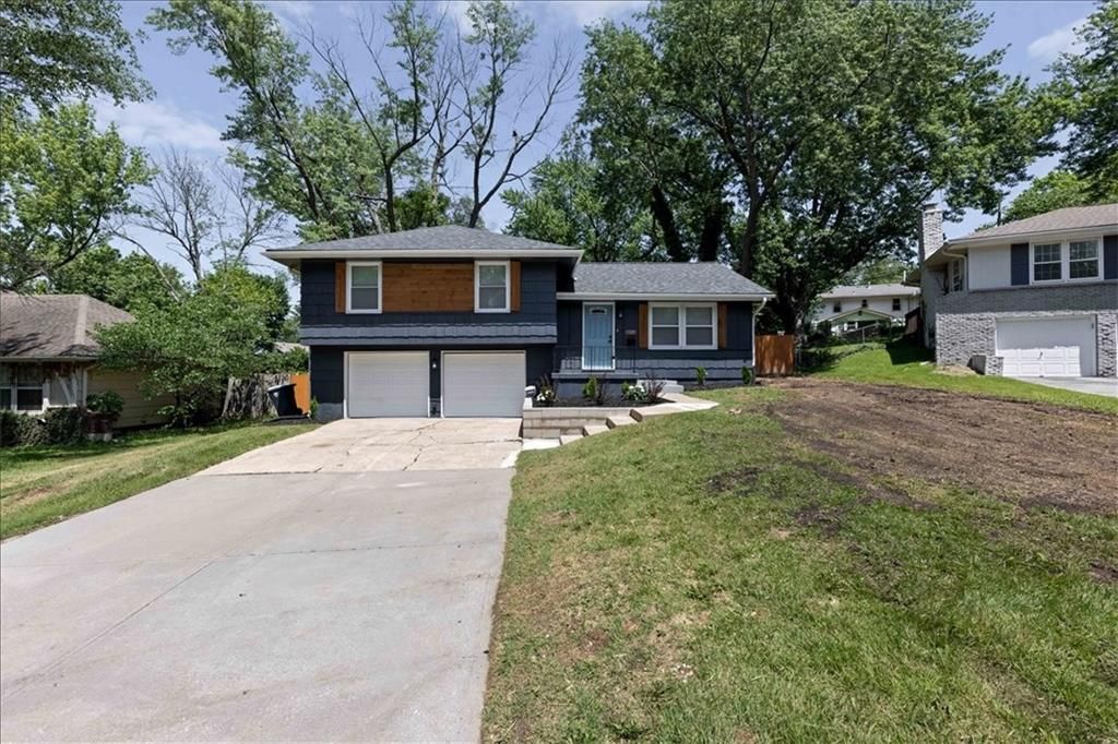11207 Monroe Court, Kansas City, MO 64137