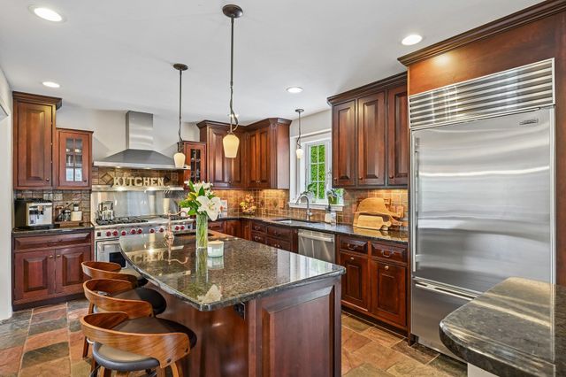 11 Longmeadow Road, Windham, NH 03087