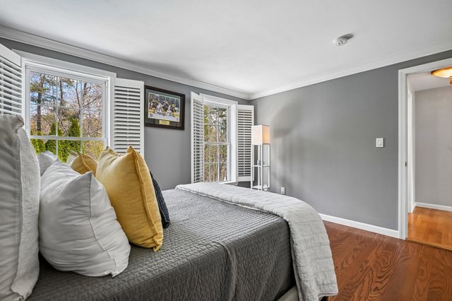 11 Longmeadow Road, Windham, NH 03087